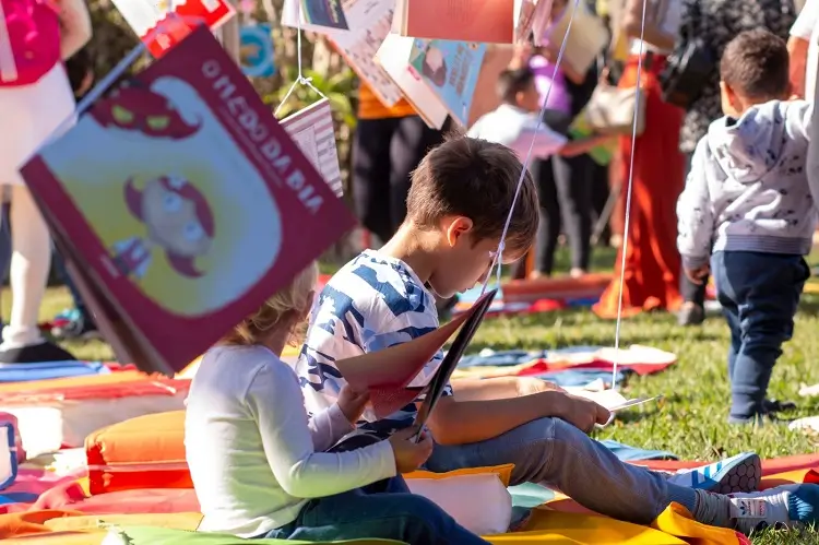 Festival Literário reúne autores, arte e circo na Praça Washington Luís