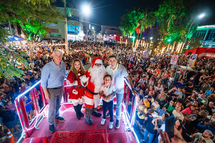 Natal em Valinhos encanta e reúne mais de 3 mil pessoas no Centro