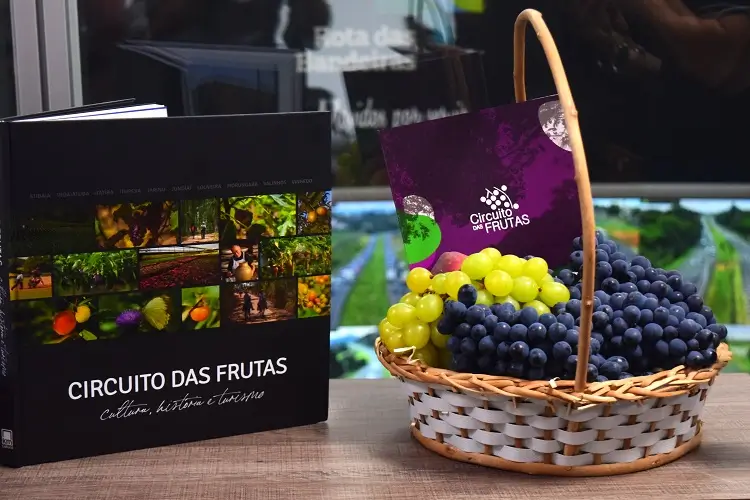 Rota das Bandeiras e KM Cultural lançam livro sobre o Circuito das Frutas