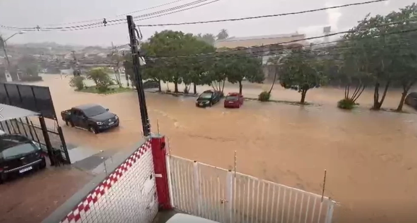 Temporal provoca alagamentos em Valinhos e transtornos em Campinas