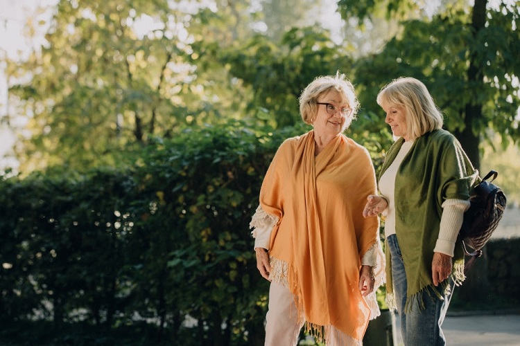 Apoio emocional é chave para evitar depressão em idosos, conclui estudo