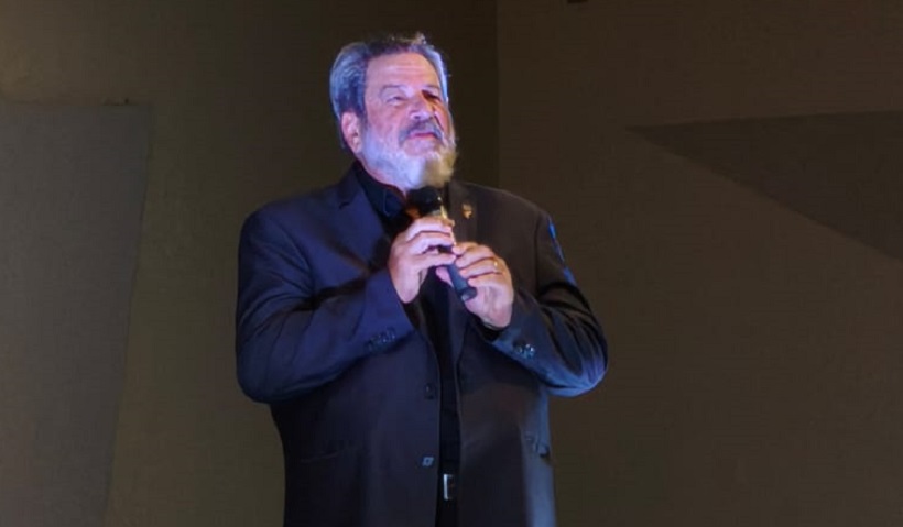 Em noite histórica da FEAV, Cortella lota Fonte Santa Tereza com lições sobre persistência