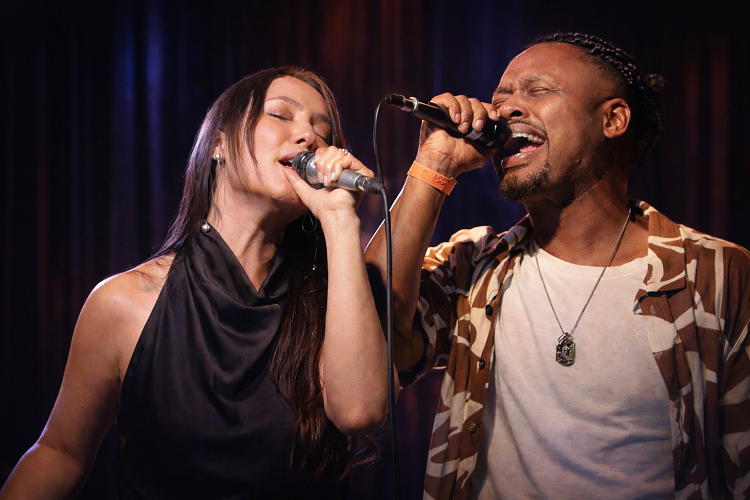 Ana Paula Moreti e Hugo Rafael apresentam espetáculo gratuito no Teatro Darci Rossi